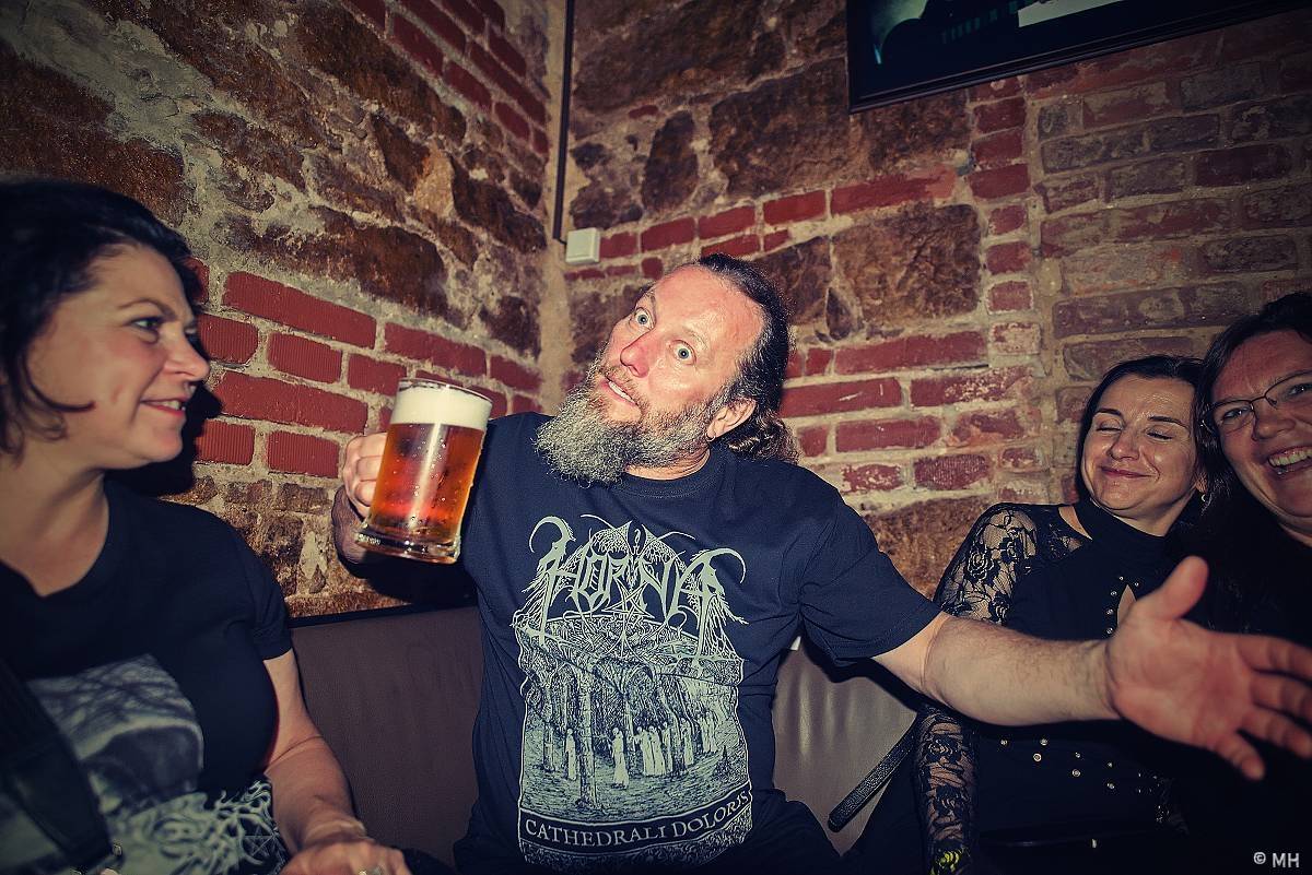 Plzeň ovládl blackmetal. Parlament přivítal finskou Hornu