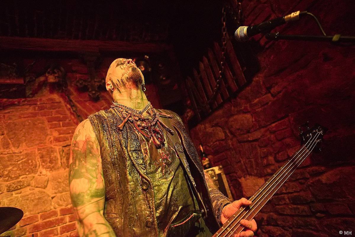 Plzeň ovládl blackmetal. Parlament přivítal finskou Hornu