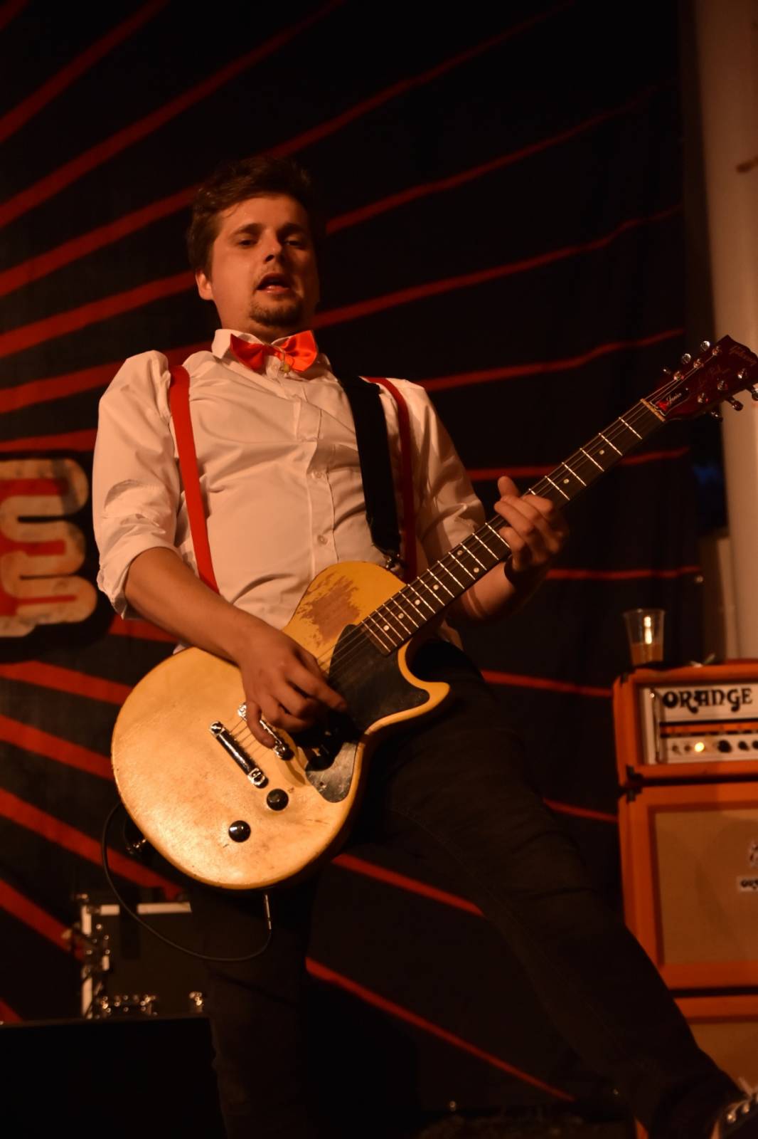 ZakázanÝ ovoce odehrálo ve Stromovce svůj tisící koncert, popřáli mu Curlies a Wotazník