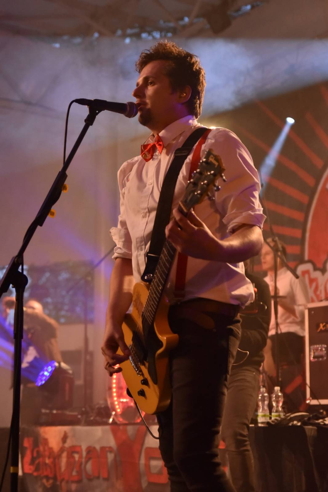 ZakázanÝ ovoce odehrálo ve Stromovce svůj tisící koncert, popřáli mu Curlies a Wotazník