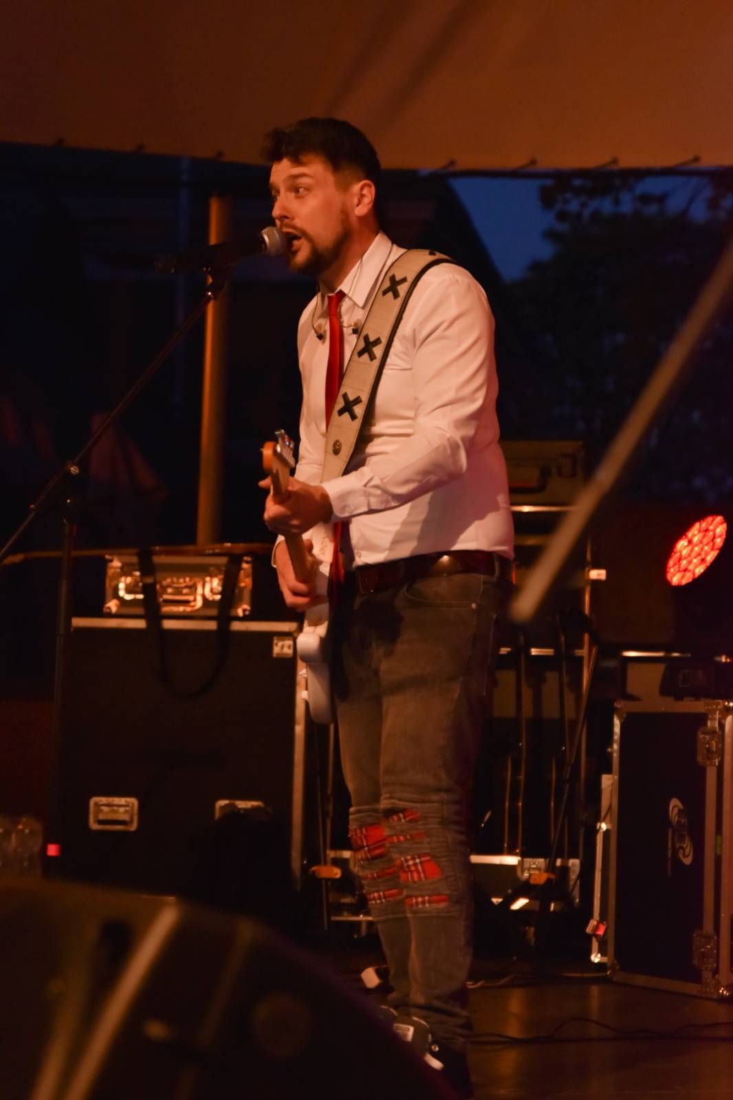 ZakázanÝ ovoce odehrálo ve Stromovce svůj tisící koncert, popřáli mu Curlies a Wotazník