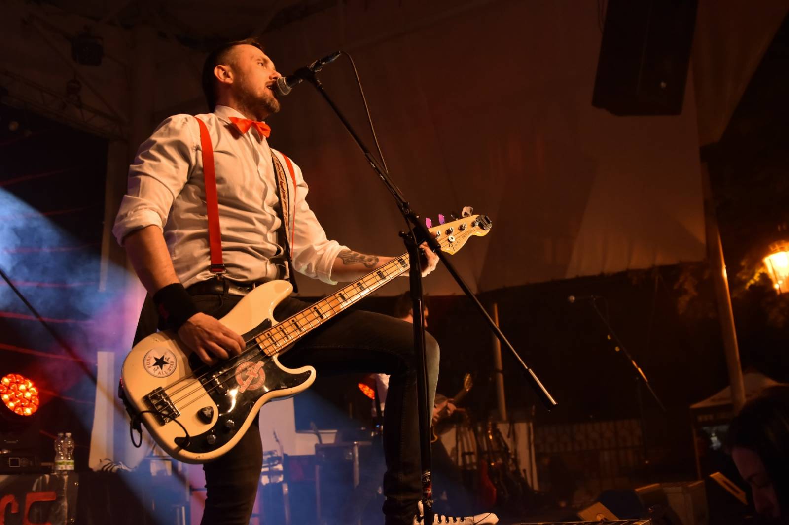 ZakázanÝ ovoce odehrálo ve Stromovce svůj tisící koncert, popřáli mu Curlies a Wotazník