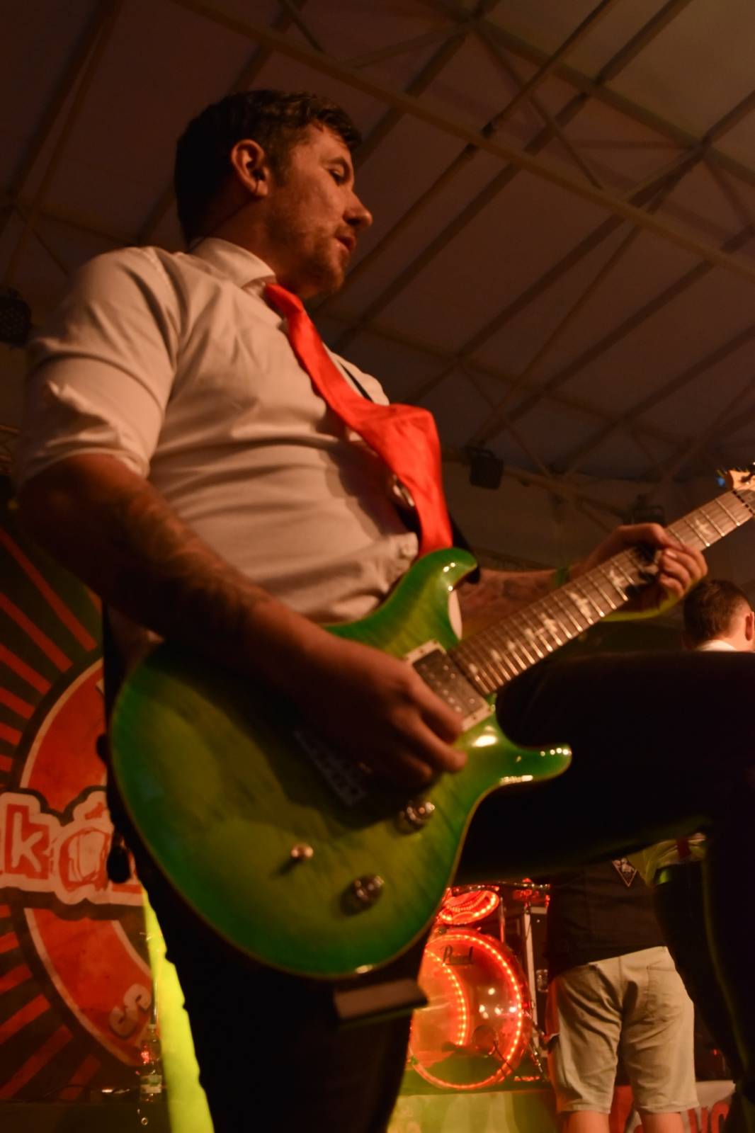 ZakázanÝ ovoce odehrálo ve Stromovce svůj tisící koncert, popřáli mu Curlies a Wotazník