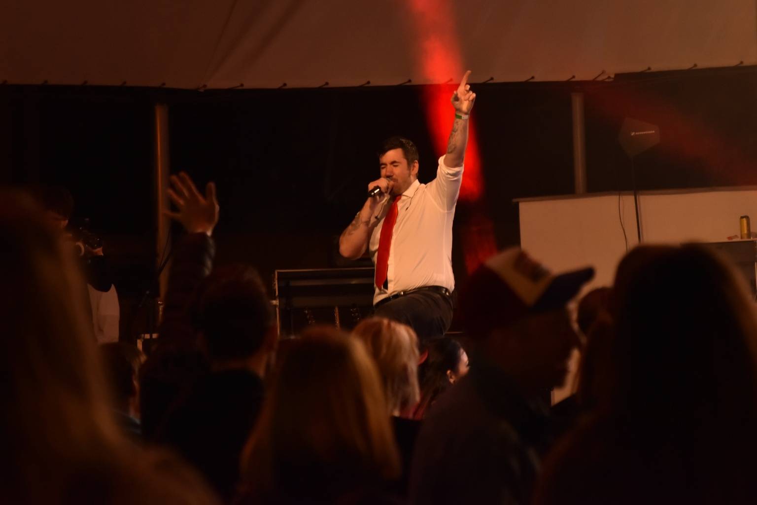 ZakázanÝ ovoce odehrálo ve Stromovce svůj tisící koncert, popřáli mu Curlies a Wotazník