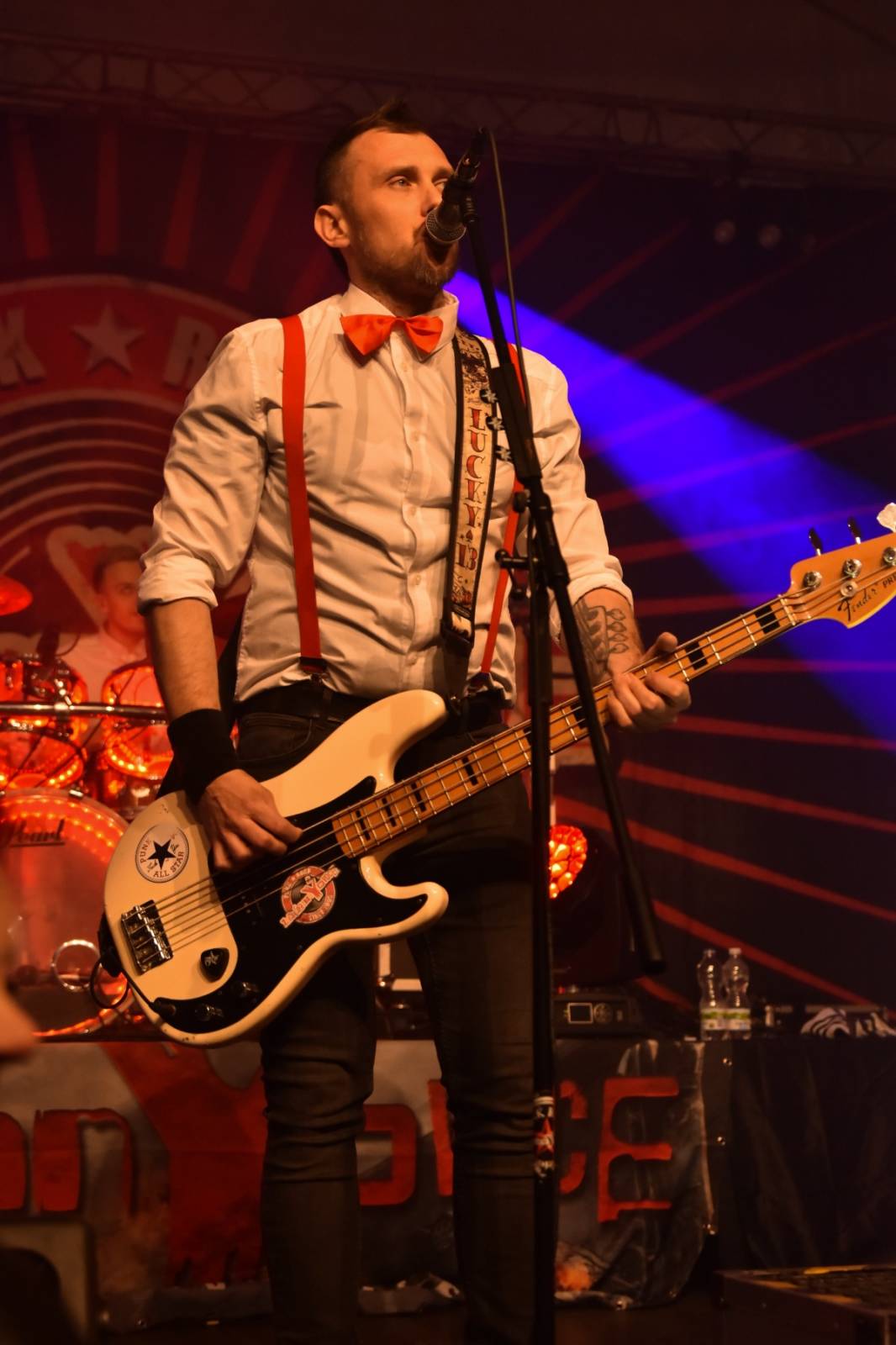 ZakázanÝ ovoce odehrálo ve Stromovce svůj tisící koncert, popřáli mu Curlies a Wotazník