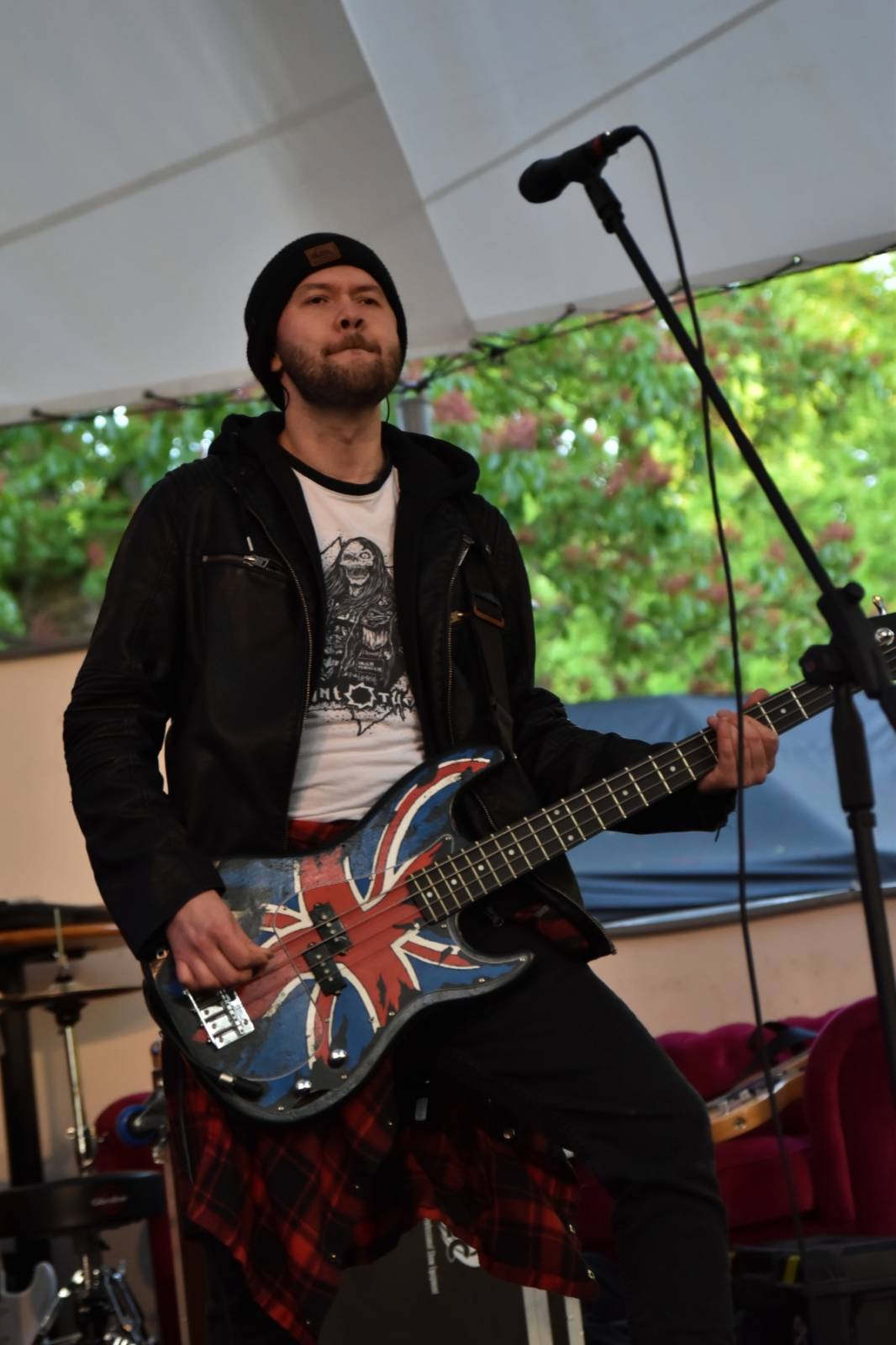 ZakázanÝ ovoce odehrálo ve Stromovce svůj tisící koncert, popřáli mu Curlies a Wotazník