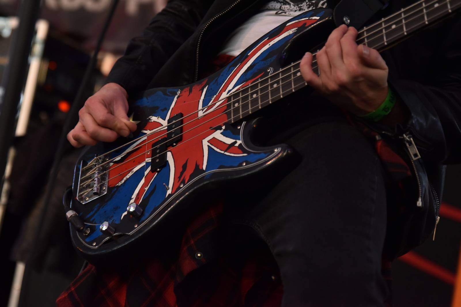 ZakázanÝ ovoce odehrálo ve Stromovce svůj tisící koncert, popřáli mu Curlies a Wotazník