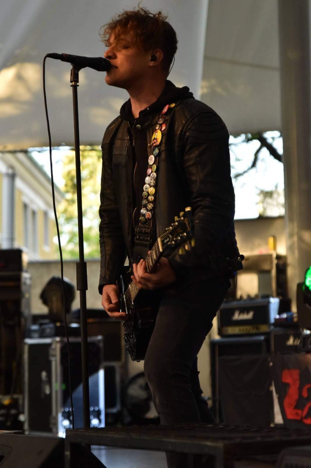 ZakázanÝ ovoce odehrálo ve Stromovce svůj tisící koncert, popřáli mu Curlies a Wotazník