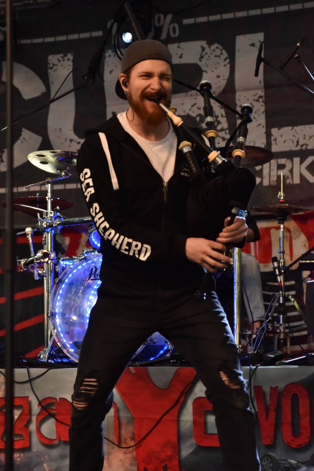 ZakázanÝ ovoce odehrálo ve Stromovce svůj tisící koncert, popřáli mu Curlies a Wotazník