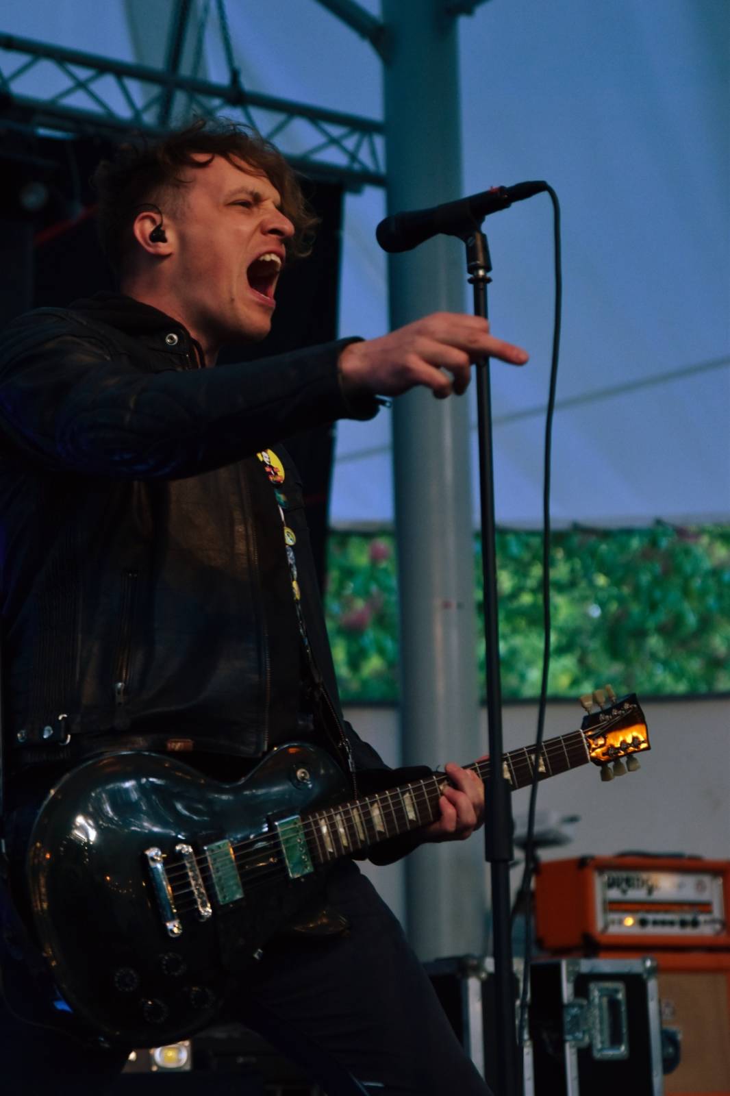 ZakázanÝ ovoce odehrálo ve Stromovce svůj tisící koncert, popřáli mu Curlies a Wotazník