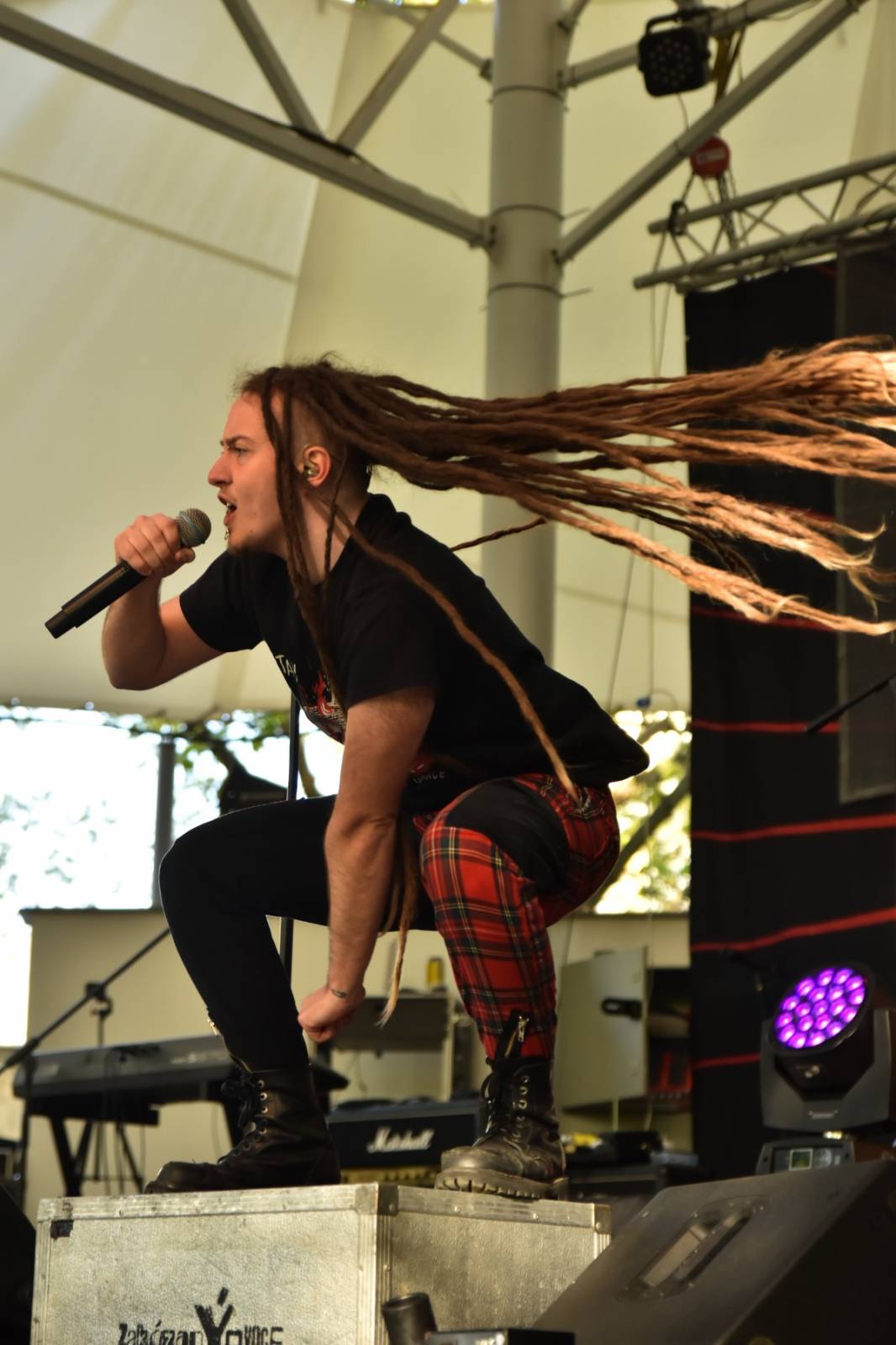 ZakázanÝ ovoce odehrálo ve Stromovce svůj tisící koncert, popřáli mu Curlies a Wotazník