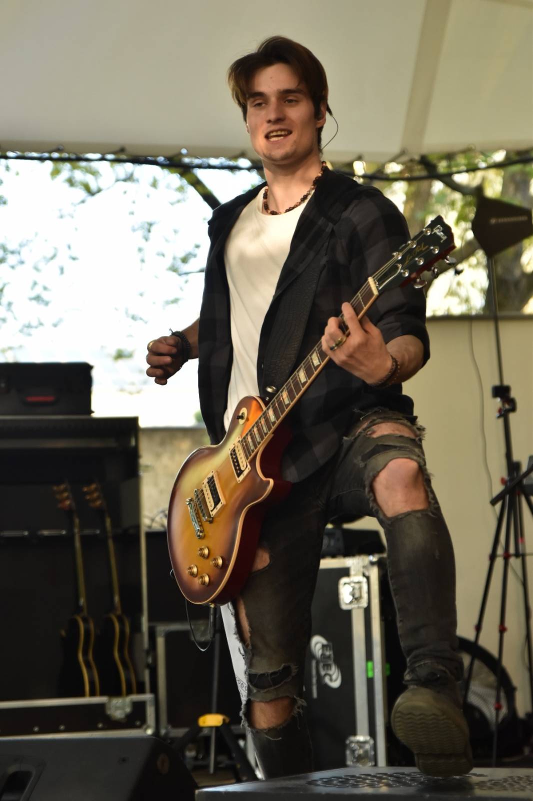 ZakázanÝ ovoce odehrálo ve Stromovce svůj tisící koncert, popřáli mu Curlies a Wotazník