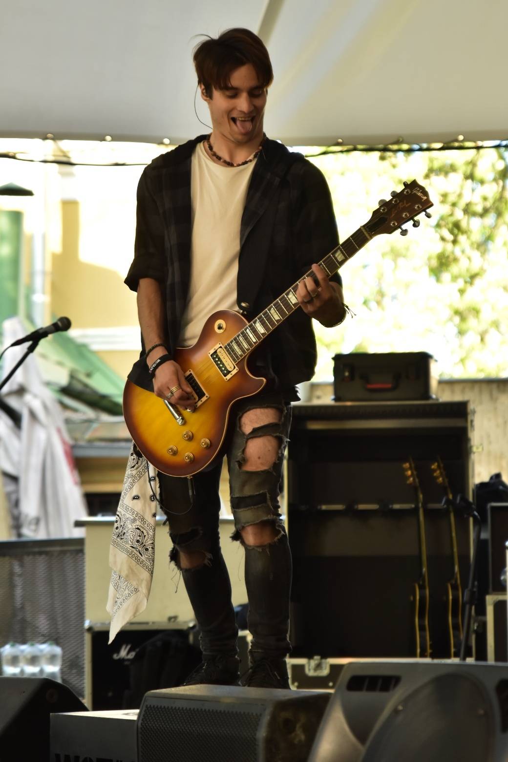 ZakázanÝ ovoce odehrálo ve Stromovce svůj tisící koncert, popřáli mu Curlies a Wotazník