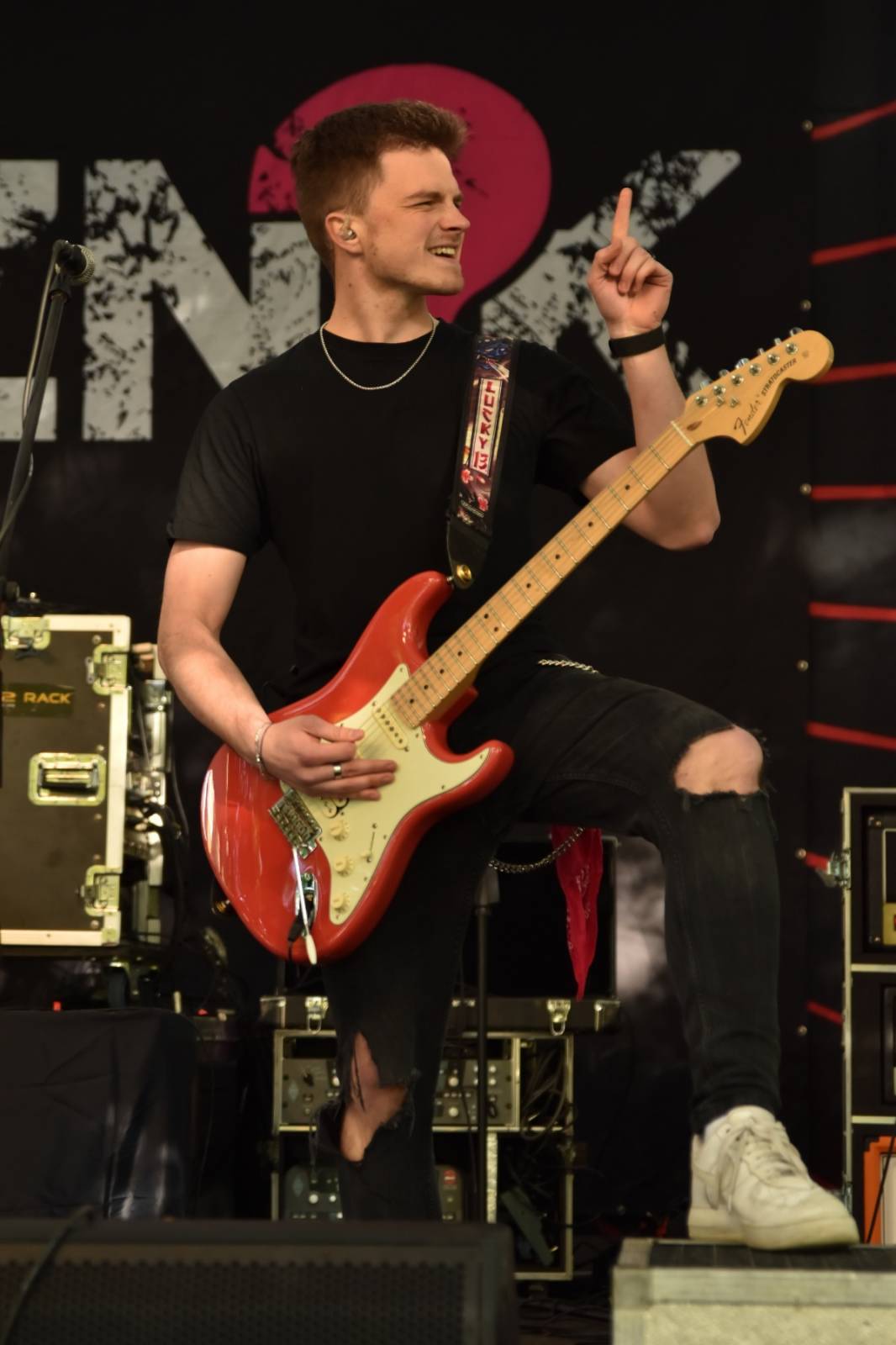 ZakázanÝ ovoce odehrálo ve Stromovce svůj tisící koncert, popřáli mu Curlies a Wotazník