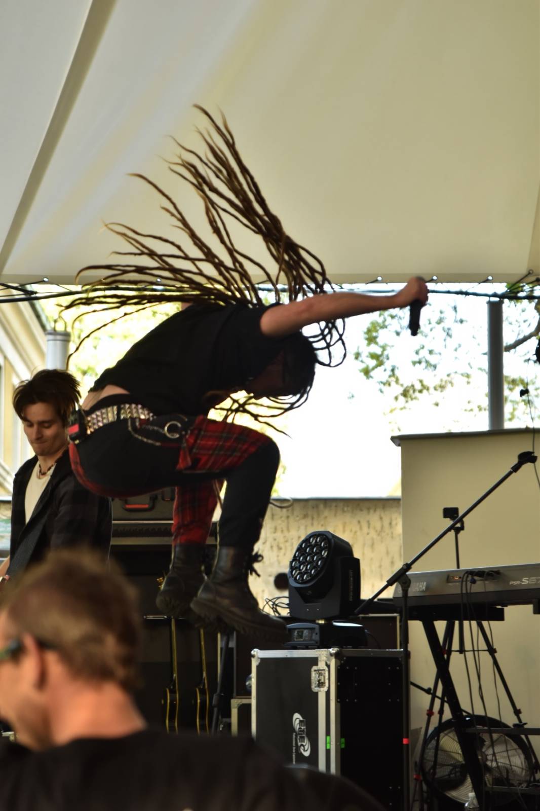 ZakázanÝ ovoce odehrálo ve Stromovce svůj tisící koncert, popřáli mu Curlies a Wotazník