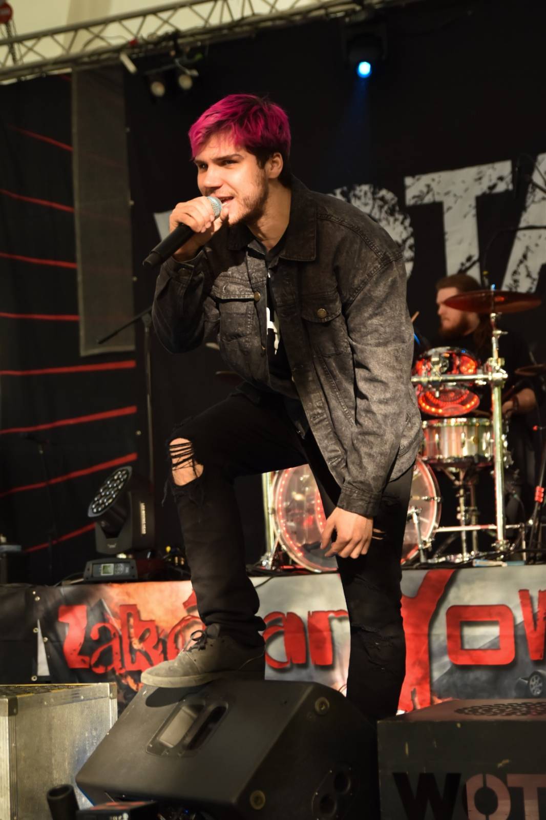 ZakázanÝ ovoce odehrálo ve Stromovce svůj tisící koncert, popřáli mu Curlies a Wotazník