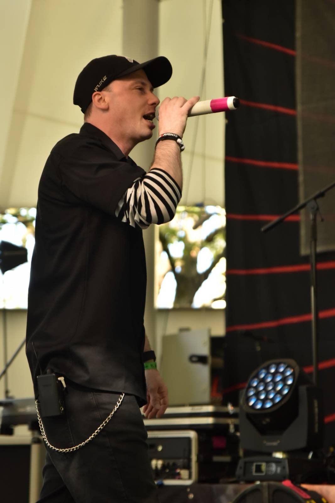 ZakázanÝ ovoce odehrálo ve Stromovce svůj tisící koncert, popřáli mu Curlies a Wotazník