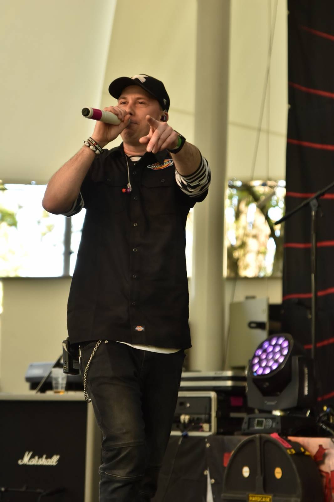 ZakázanÝ ovoce odehrálo ve Stromovce svůj tisící koncert, popřáli mu Curlies a Wotazník