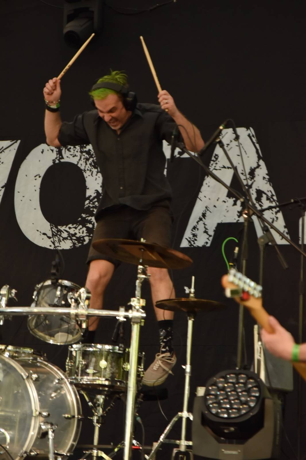 ZakázanÝ ovoce odehrálo ve Stromovce svůj tisící koncert, popřáli mu Curlies a Wotazník