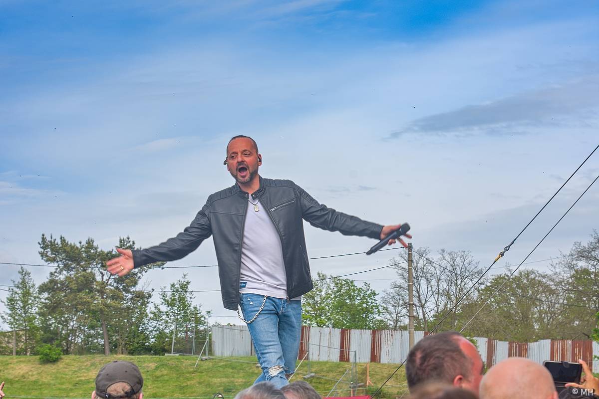 Festivalovou sezónu v Plzni zahájili Arakain, Traktor i Harlej