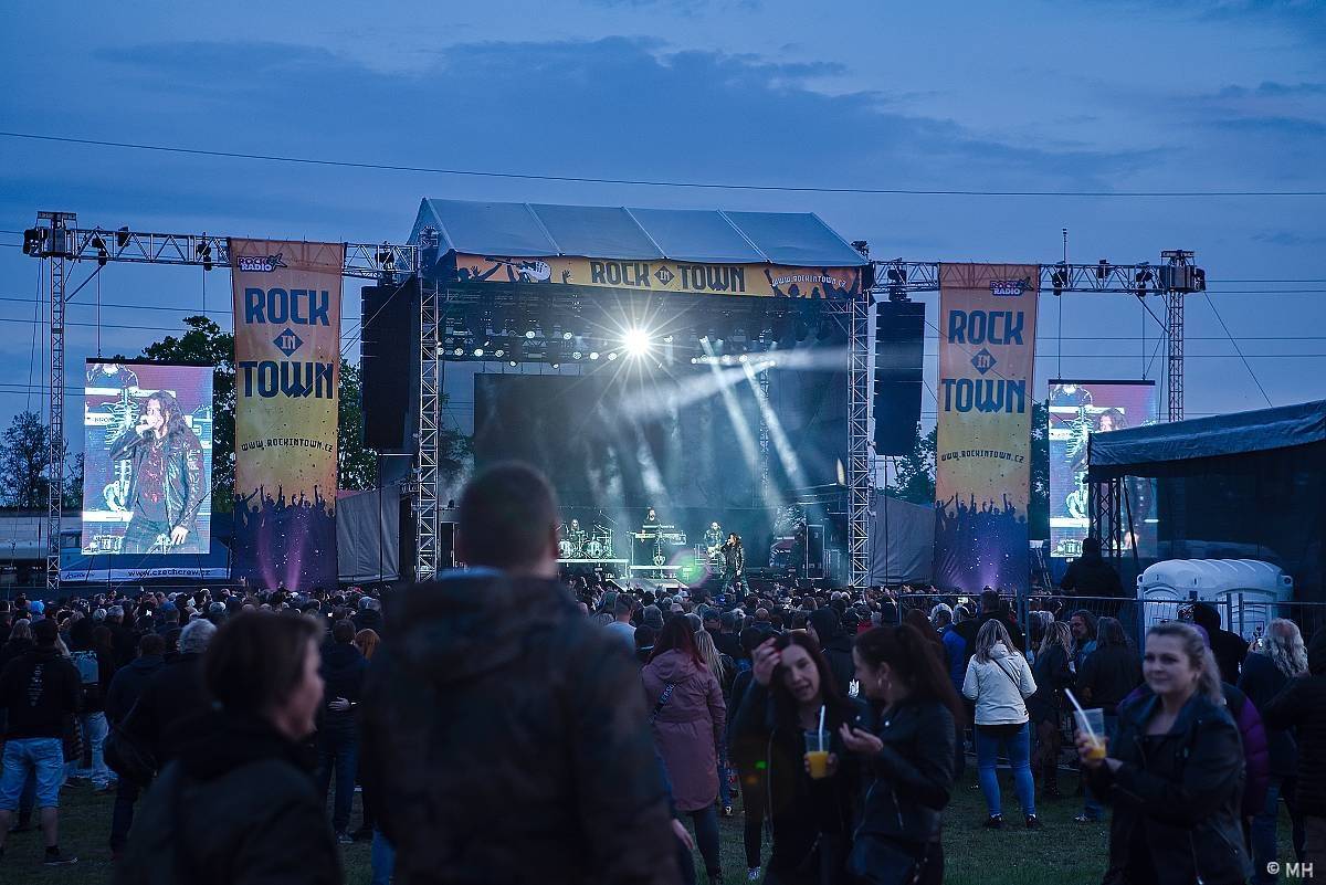 Festivalovou sezónu v Plzni zahájili Arakain, Traktor i Harlej