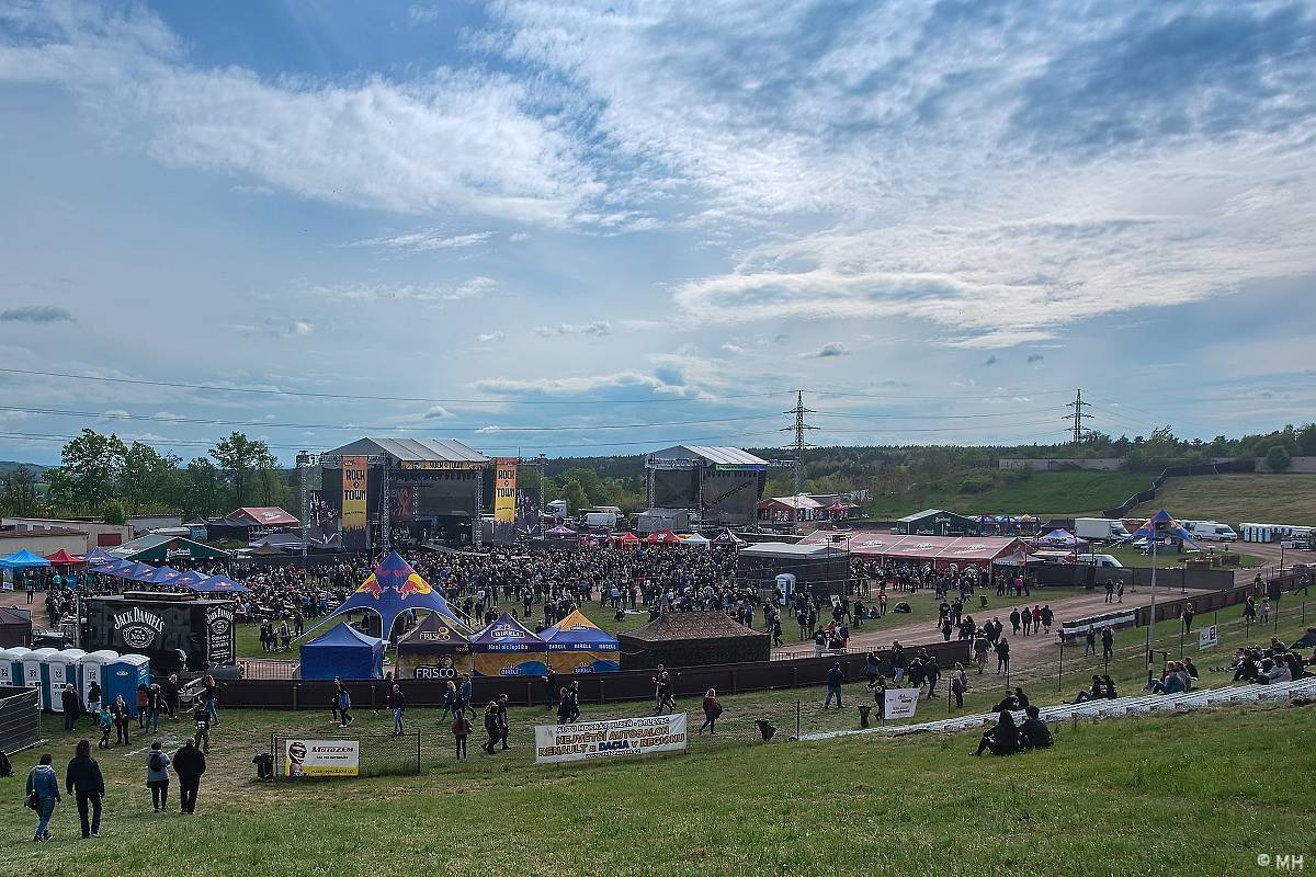 Festivalovou sezónu v Plzni zahájili Arakain, Traktor i Harlej