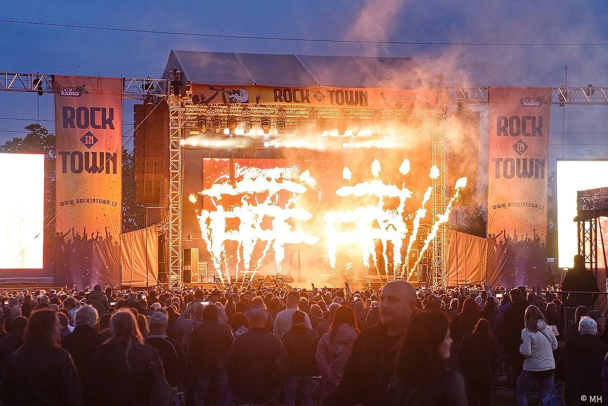 Festivalovou sezónu v Plzni zahájili Arakain, Traktor i Harlej