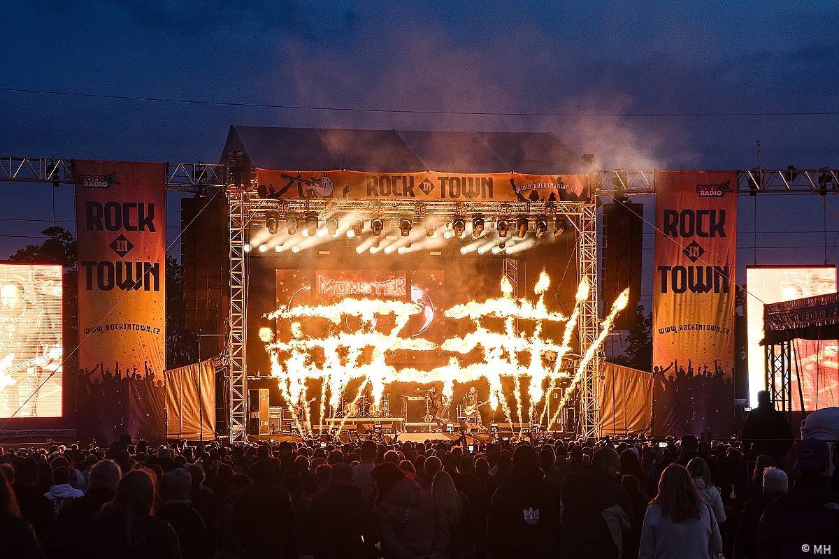 Festivalovou sezónu v Plzni zahájili Arakain, Traktor i Harlej