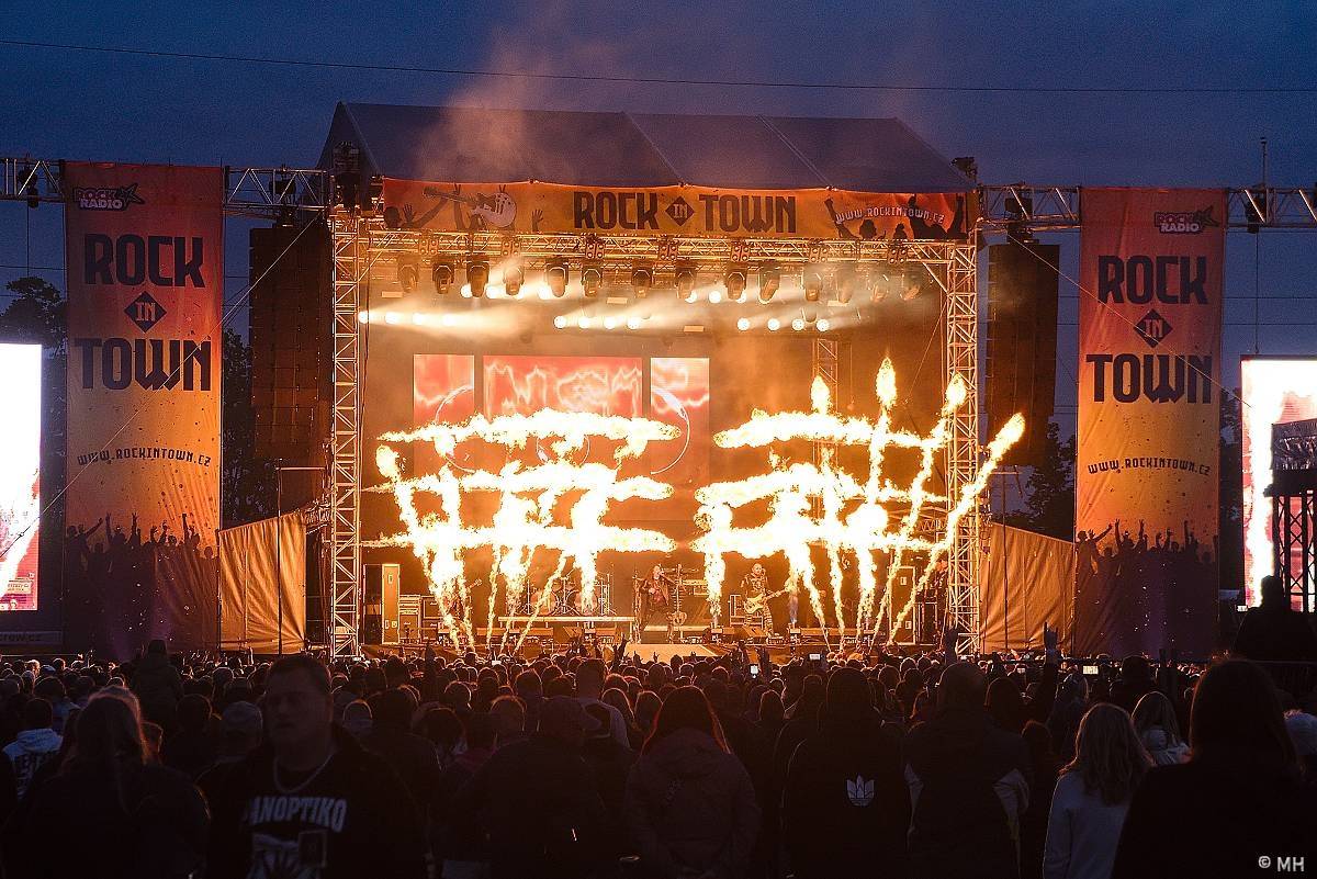 Festivalovou sezónu v Plzni zahájili Arakain, Traktor i Harlej