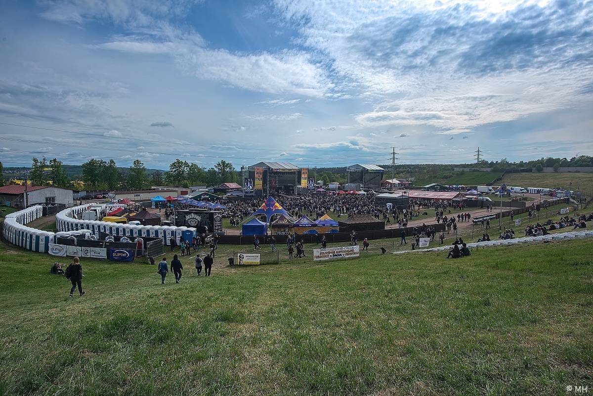 Festivalovou sezónu v Plzni zahájili Arakain, Traktor i Harlej