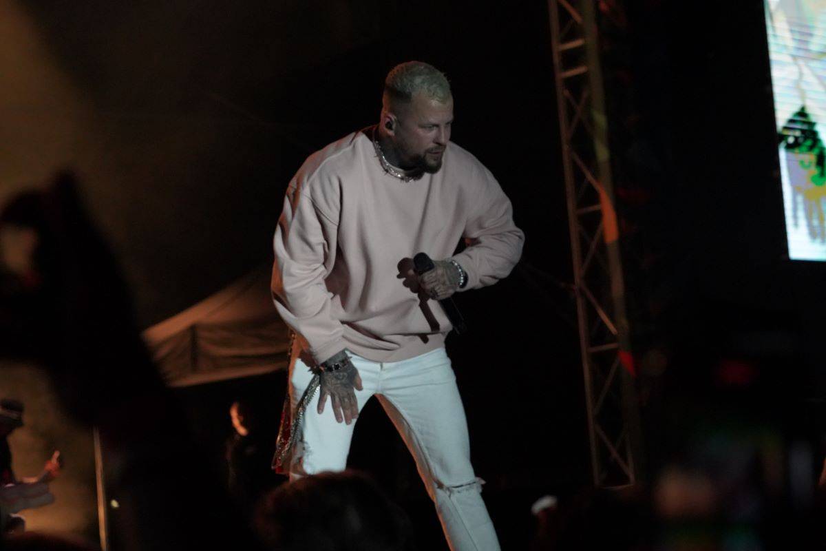 Marpo & Troublegang přivezli na ostravský Majáles ohnivou show, Mig 21 rozeskákali publium