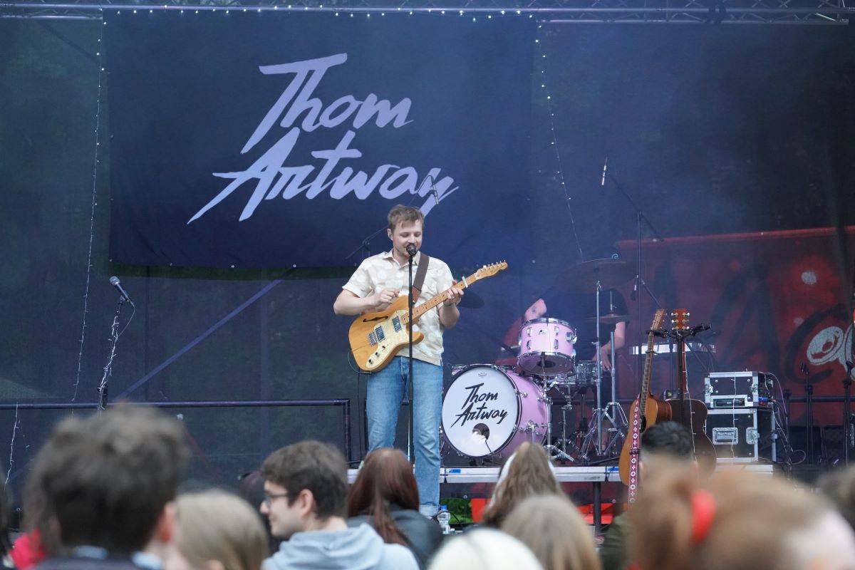 Marpo & Troublegang přivezli na ostravský Majáles ohnivou show, Mig 21 rozeskákali publium