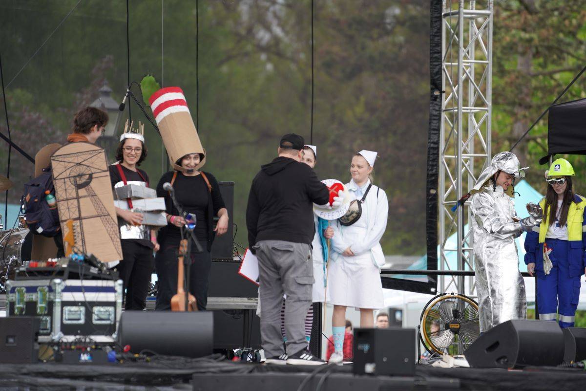 Marpo & Troublegang přivezli na ostravský Majáles ohnivou show, Mig 21 rozeskákali publium