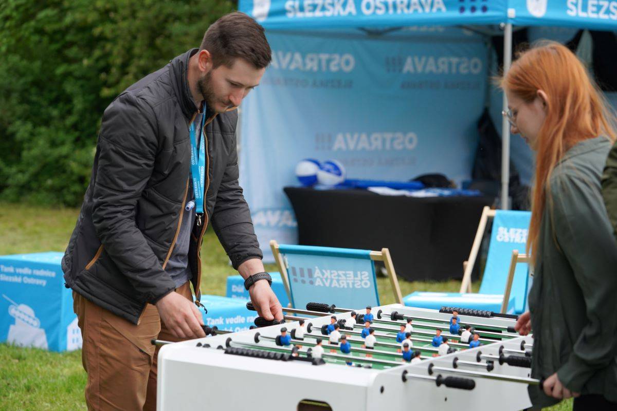 Marpo & Troublegang přivezli na ostravský Majáles ohnivou show, Mig 21 rozeskákali publium