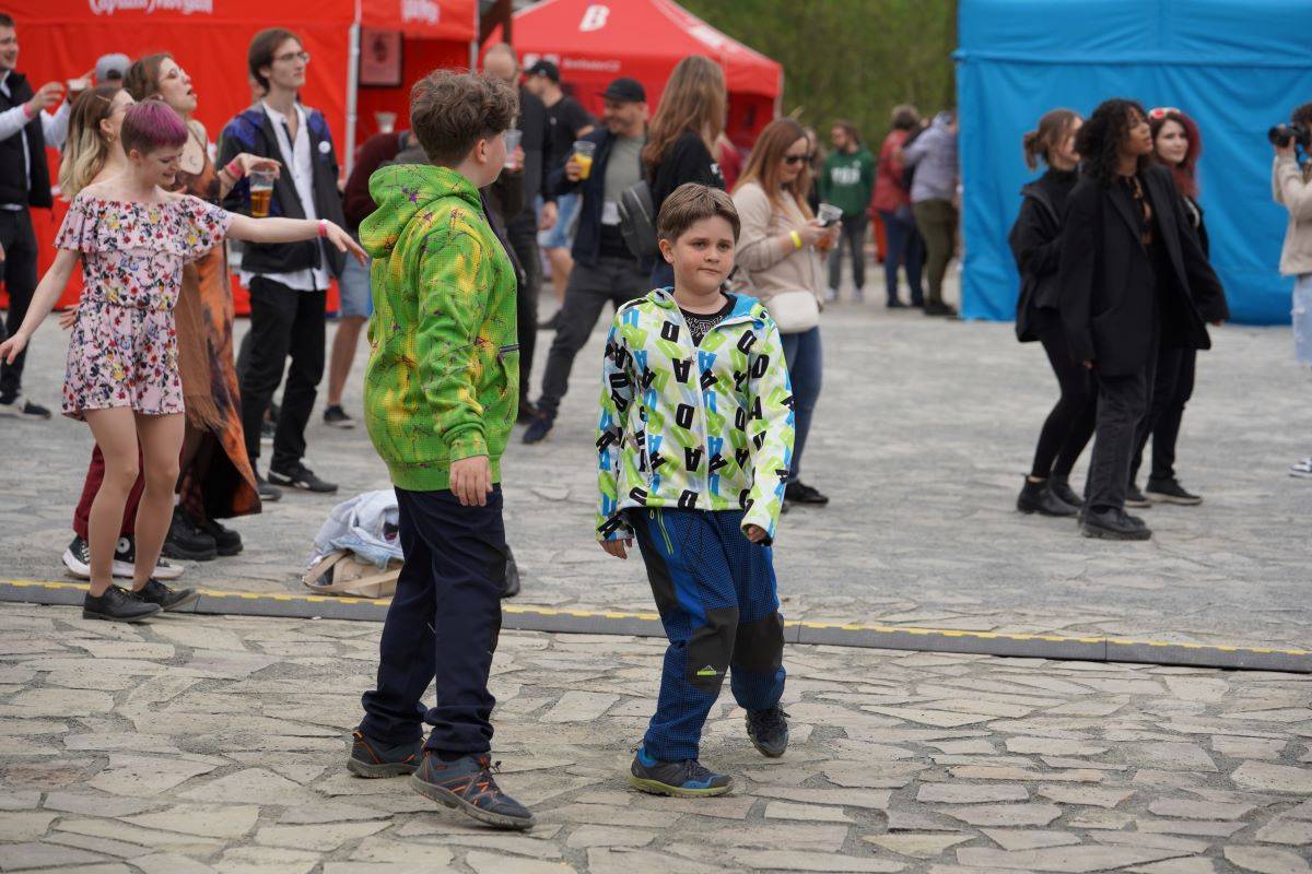 Marpo & Troublegang přivezli na ostravský Majáles ohnivou show, Mig 21 rozeskákali publium