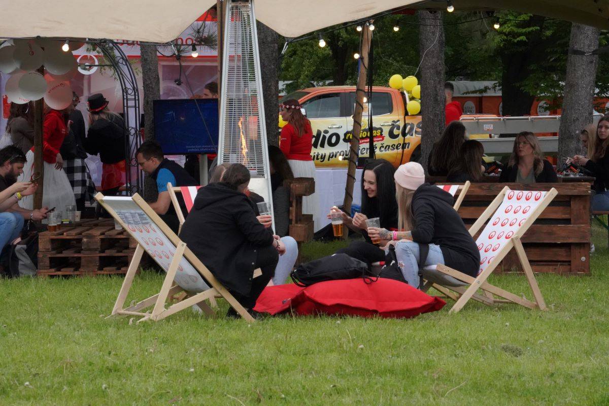 Marpo & Troublegang přivezli na ostravský Majáles ohnivou show, Mig 21 rozeskákali publium