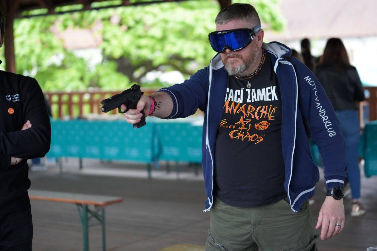 Marpo & Troublegang přivezli na ostravský Majáles ohnivou show, Mig 21 rozeskákali publium