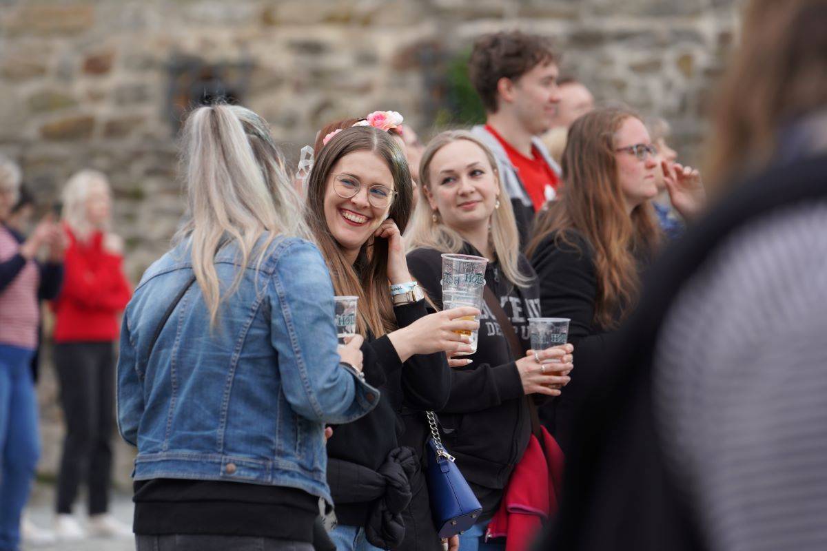 Marpo & Troublegang přivezli na ostravský Majáles ohnivou show, Mig 21 rozeskákali publium