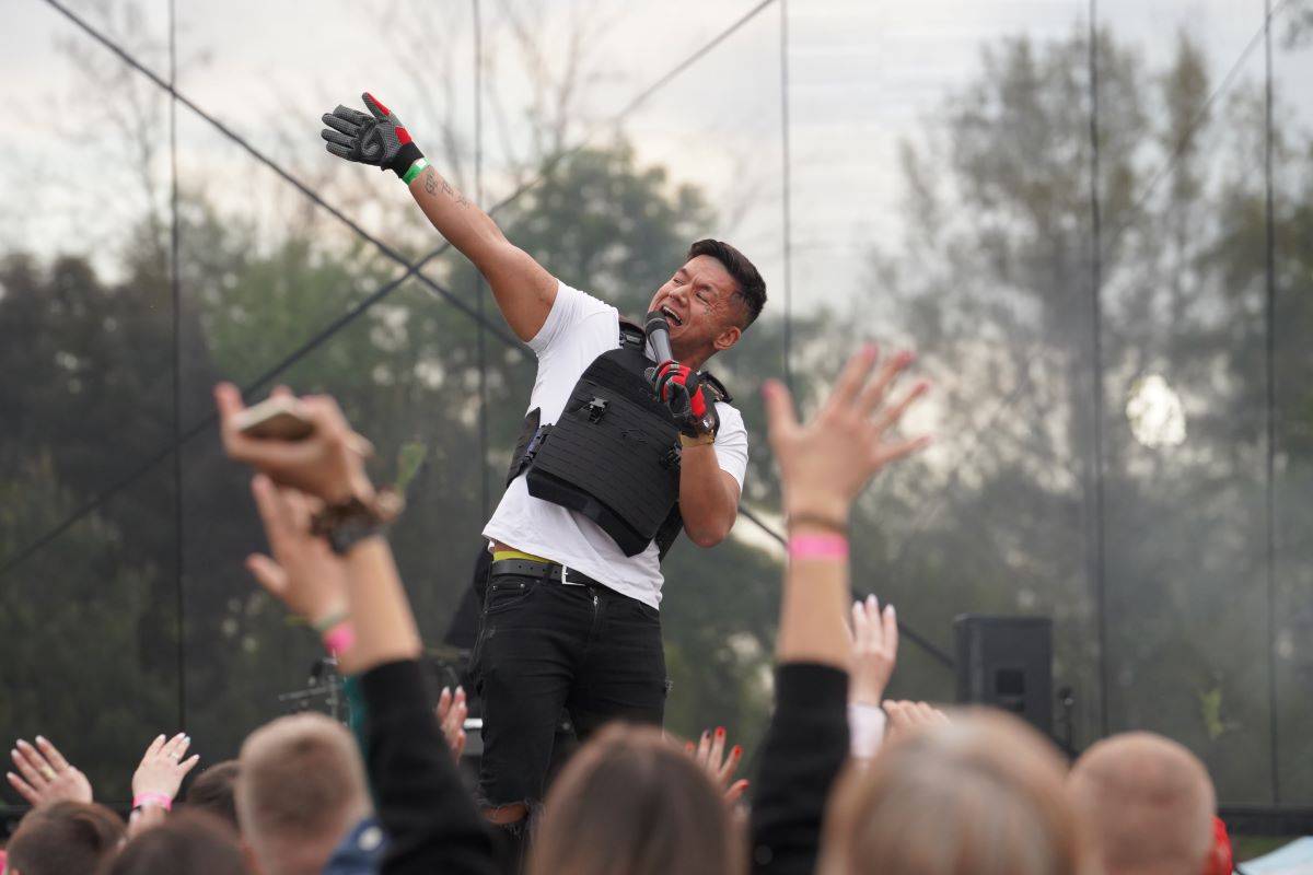 Marpo & Troublegang přivezli na ostravský Majáles ohnivou show, Mig 21 rozeskákali publium