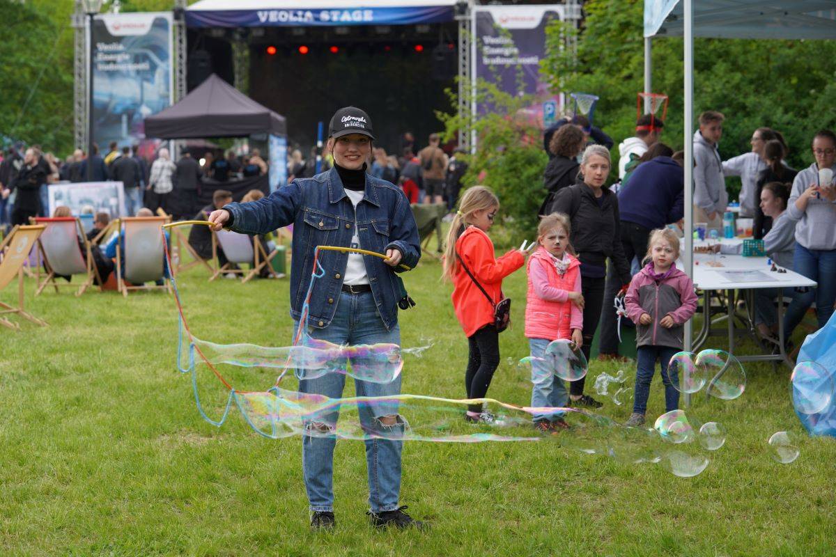 Marpo & Troublegang přivezli na ostravský Majáles ohnivou show, Mig 21 rozeskákali publium