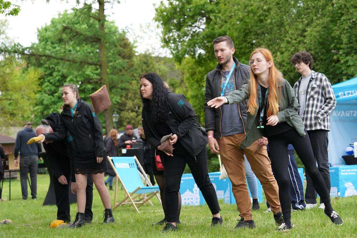 Marpo & Troublegang přivezli na ostravský Majáles ohnivou show, Mig 21 rozeskákali publium