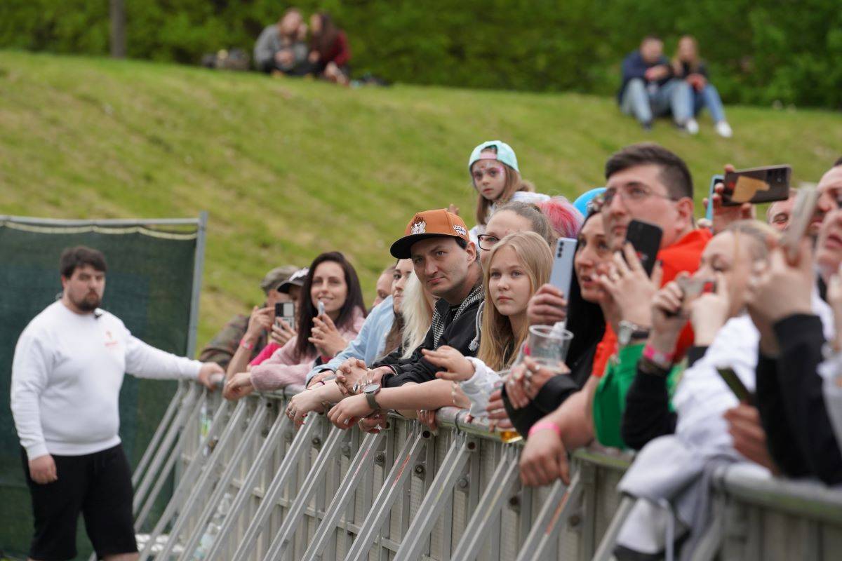 Marpo & Troublegang přivezli na ostravský Majáles ohnivou show, Mig 21 rozeskákali publium