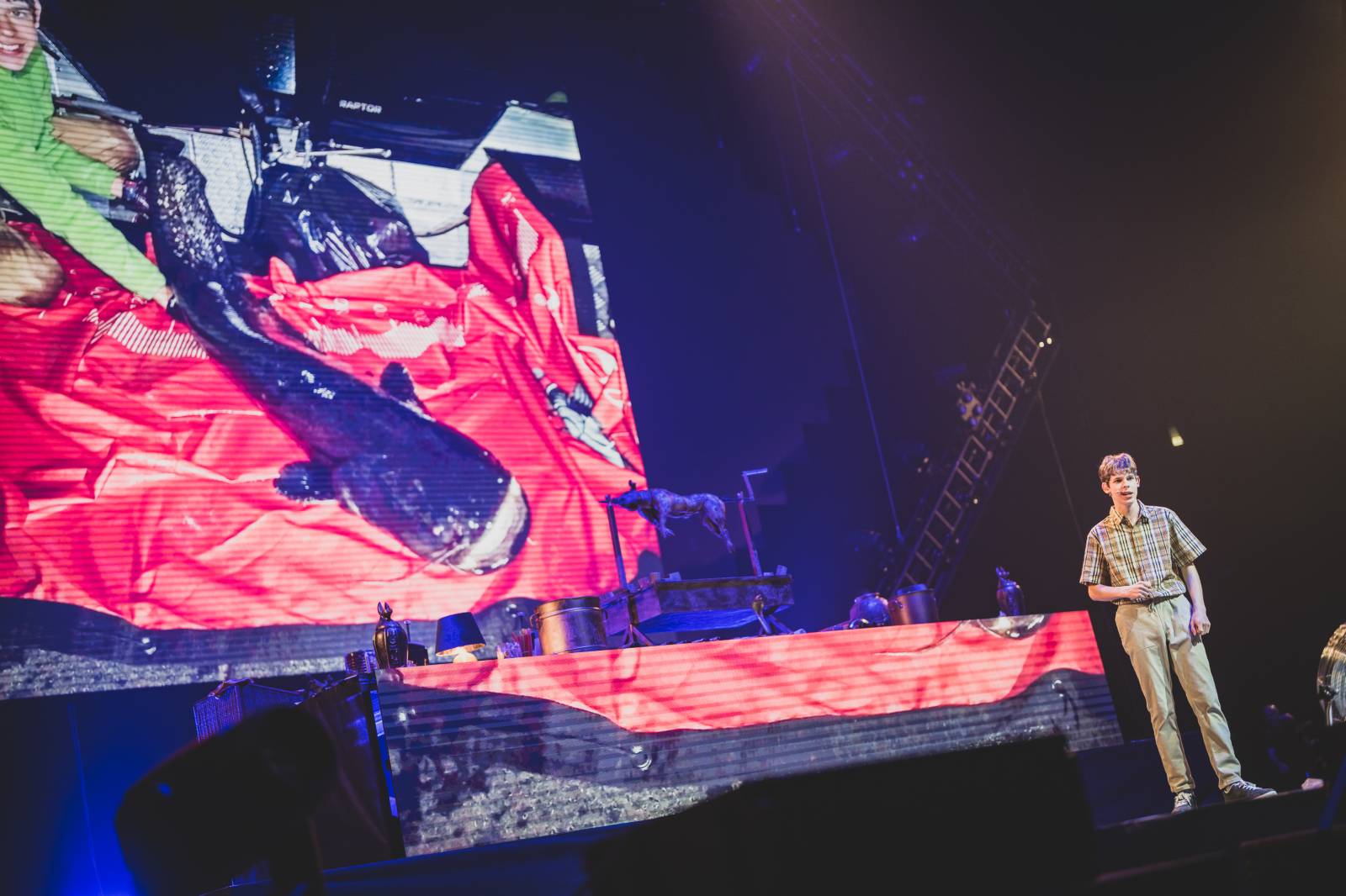 Kapitán Demo v O2 areně pokřtil album a griloval sele