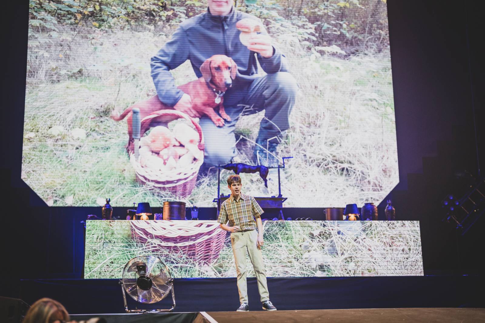 Kapitán Demo v O2 areně pokřtil album a griloval sele