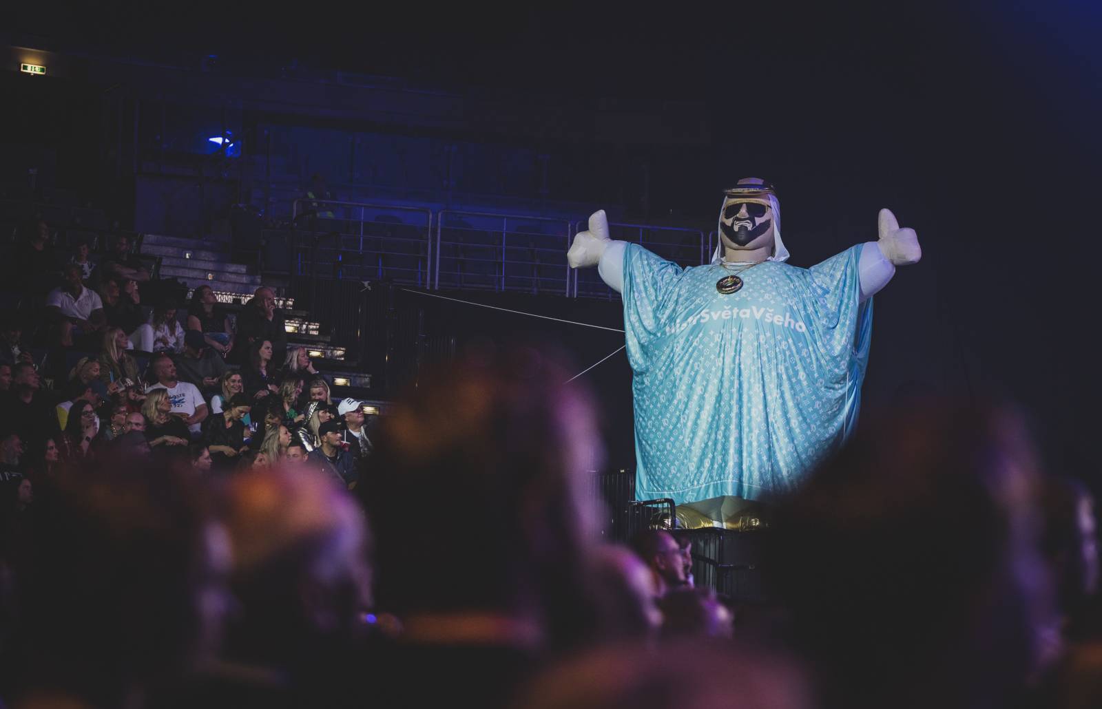 Kapitán Demo v O2 areně pokřtil album a griloval sele