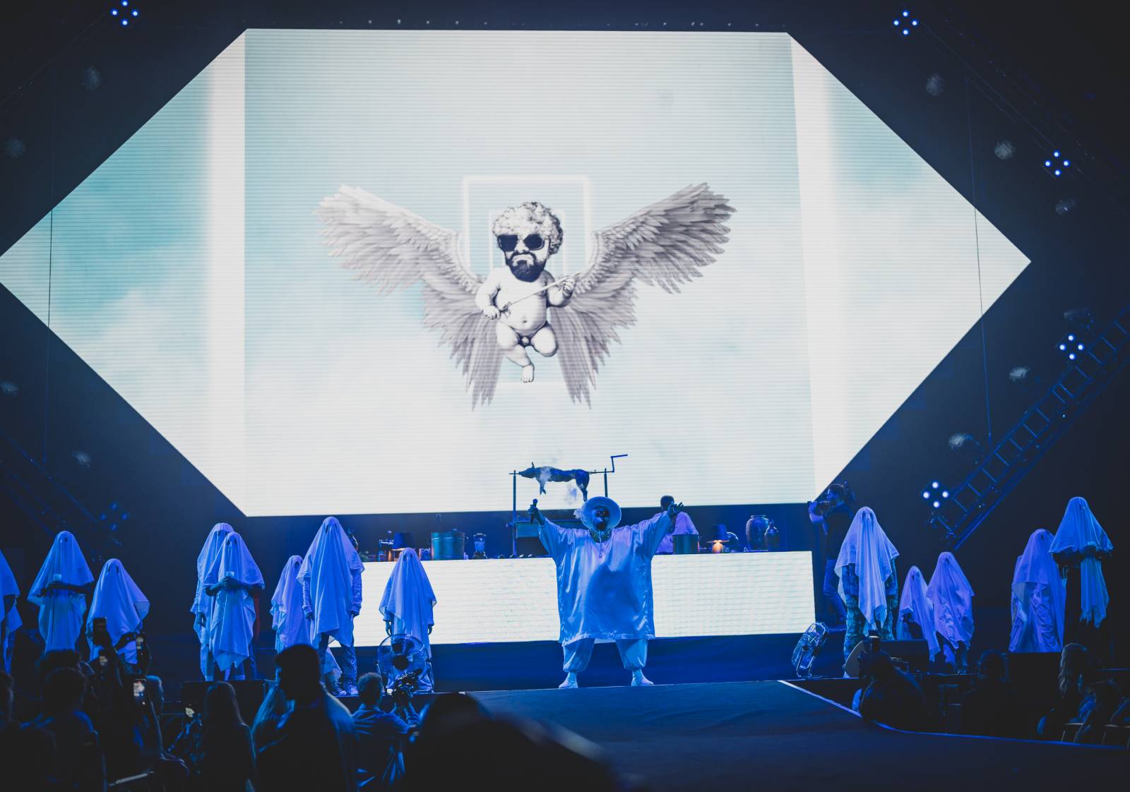 Kapitán Demo v O2 areně pokřtil album a griloval sele