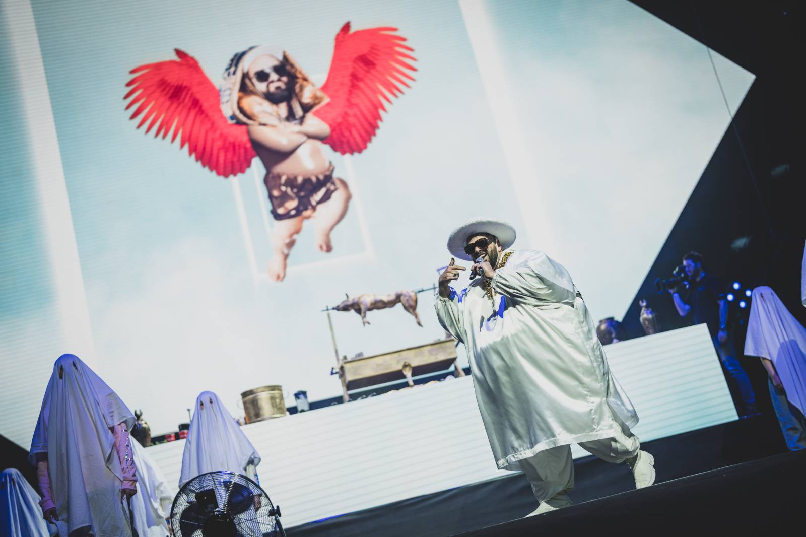 Kapitán Demo v O2 areně pokřtil album a griloval sele