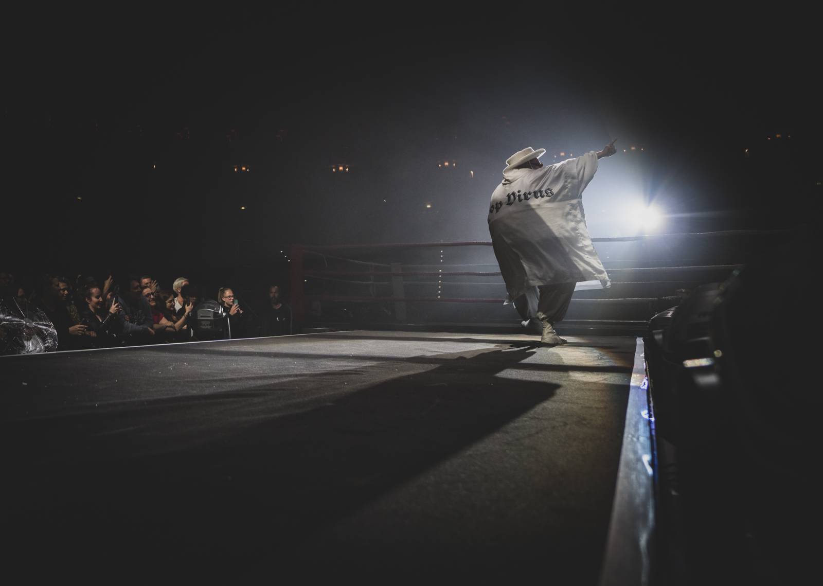 Kapitán Demo v O2 areně pokřtil album a griloval sele