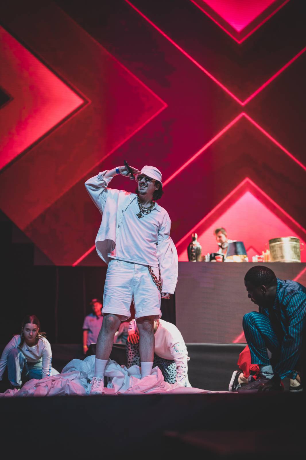 Kapitán Demo v O2 areně pokřtil album a griloval sele