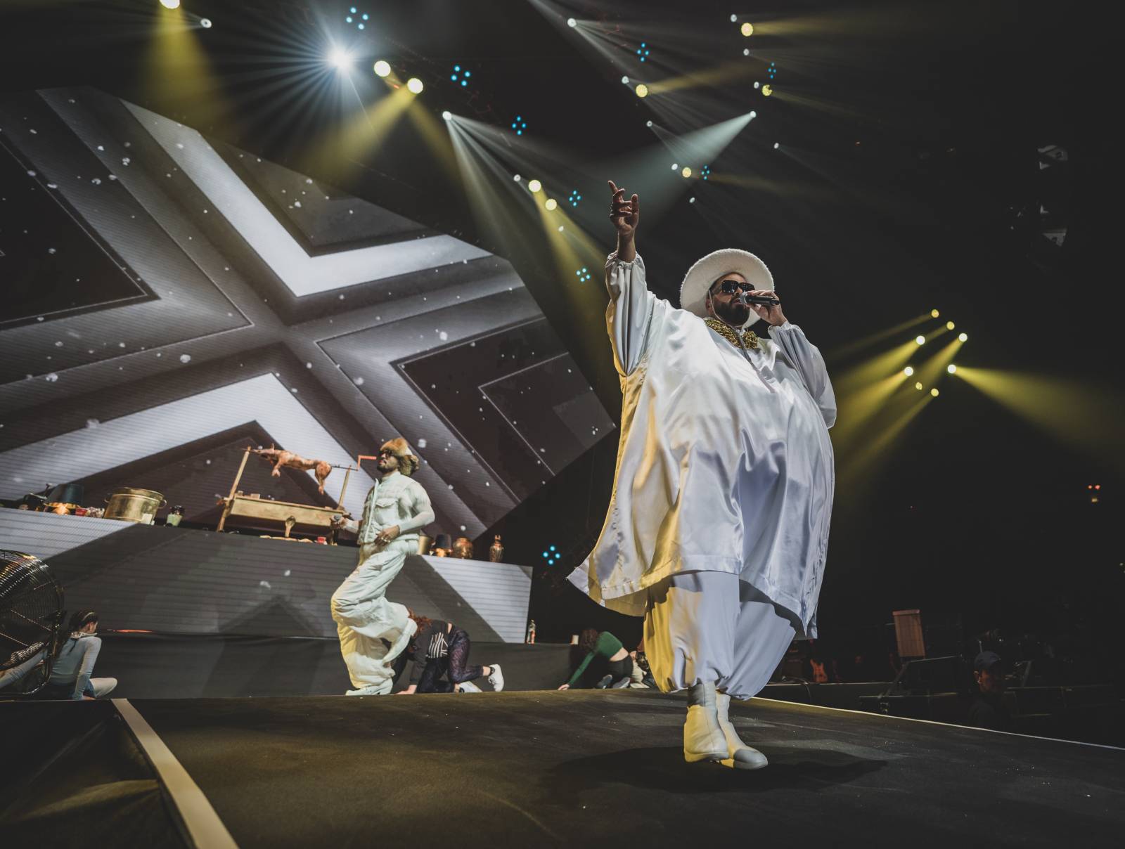 Kapitán Demo v O2 areně pokřtil album a griloval sele